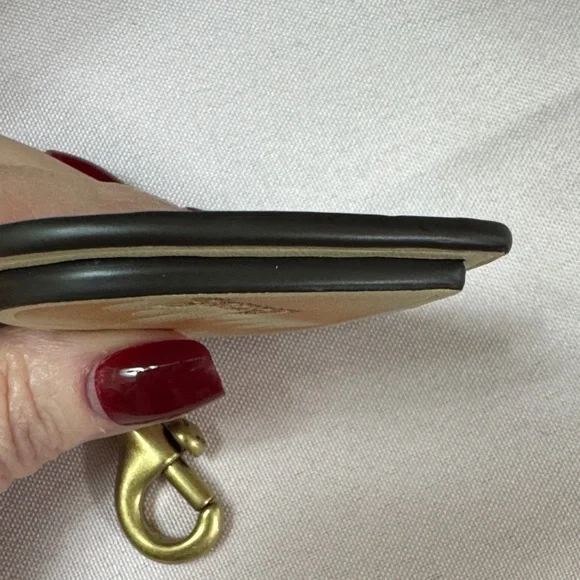 Coach Gold and Cream Heart Keyring limited edition - Jennifer Lopez - Picture 5 of 6